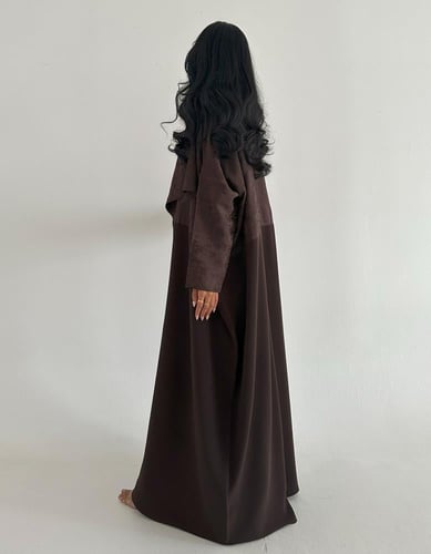 كريب بني ربع بشت مع جاكار