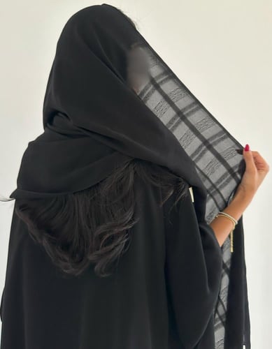 كريب اسود فاحم كلوش واكمام كلوش عملية