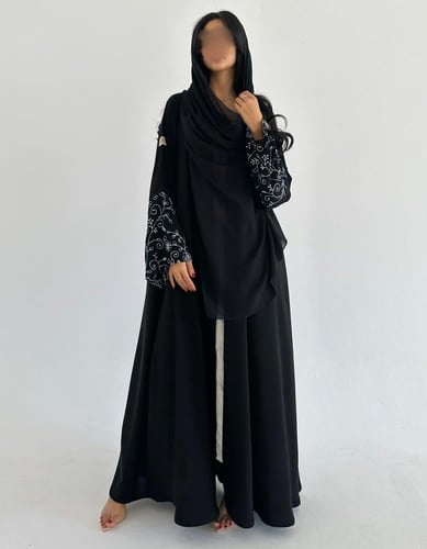 كريب ملكي فاحم اكمام مطرزه ابيض كلوش