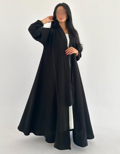 كريب فاحم اسود مطرز بالطول كلوش