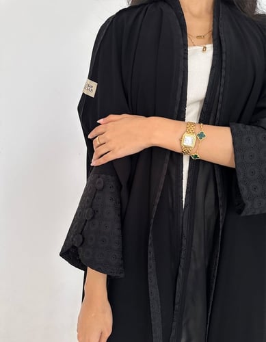 عباية نص بشت مع اكمام ركامة اسود