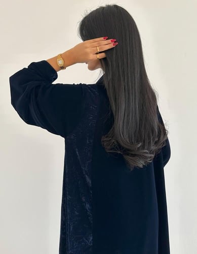 مخمل كحلي مع مخمل جاكار في الجوانب نص كلوش