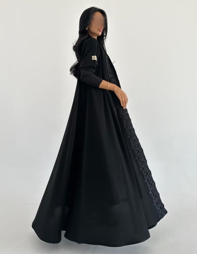 كريب صيفي مطرز اسود كلوش اكمام استرتش ضيقة