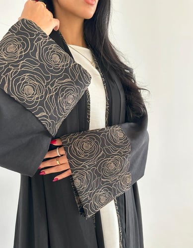 لنن طبيعي مع اكمام لنن مطرزه نص كلوش