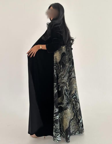 مخمل اسود كوري مع مخمل ملون في الخلف كلوش