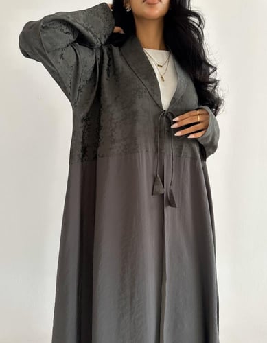 كريب زيتي نص كلوش مع جاكار