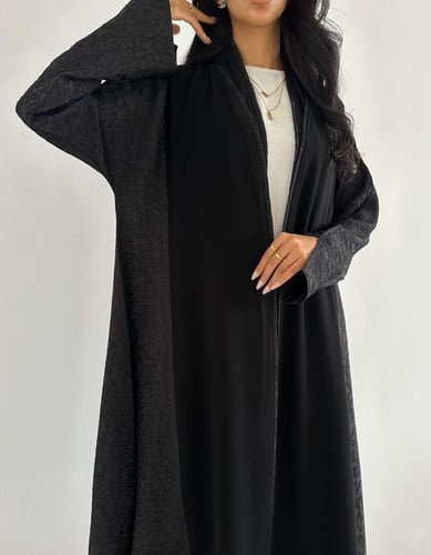 كريب اسود كلوش مع جاكار تفته كوري