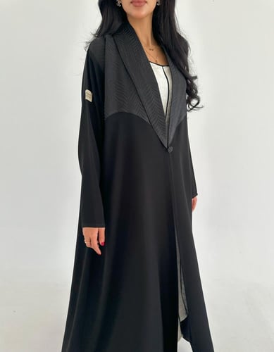 كريب ملكي وجاكار واقف كلوش