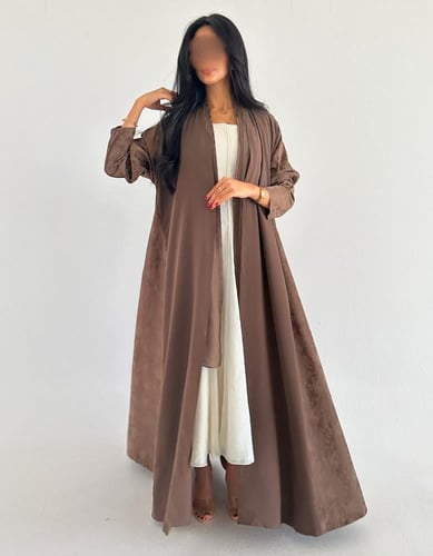 كريب ياباني بني فاتح مع جاكار حرير في الجوانب