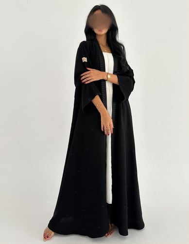 كريب عملي تطريز من الامام ومنثور كلوش اكمام واسعه