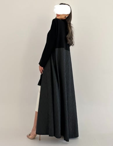 عباية نص كريب وتفته كم بفتحة كلوش