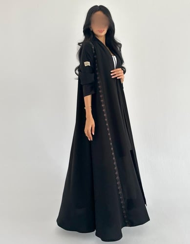 كريب ملكي اسود مطرز خطوط كلوش