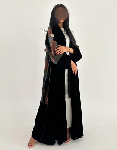 مخمل اسود كوري مع مخمل ملون من الخلف كلوش