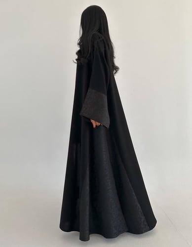 كريب ملكي مع جاكار فرنسي اكمام وجوانب كلوش