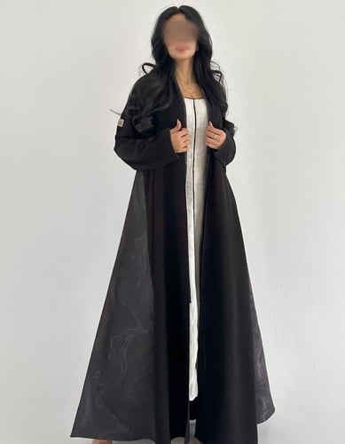 كريب ملكي مع تفته عنابي في الجوانب كلوش