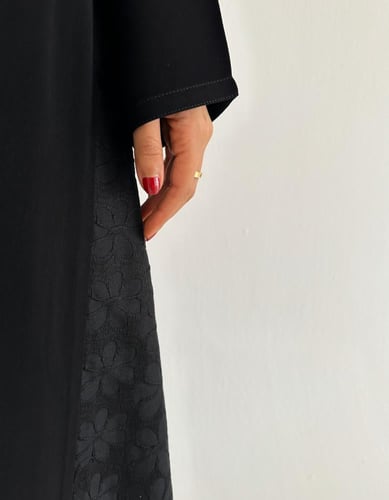 كريب اسود مع لنن هندي كلوش