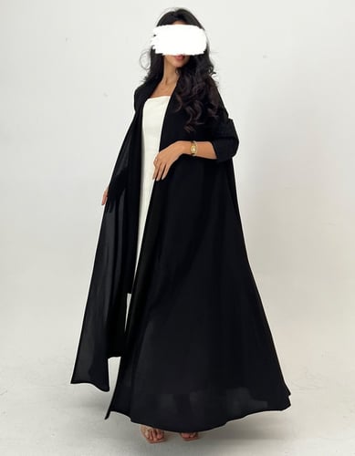 كريب أسود فاحم كلوش بتطريز يدوي ناعم