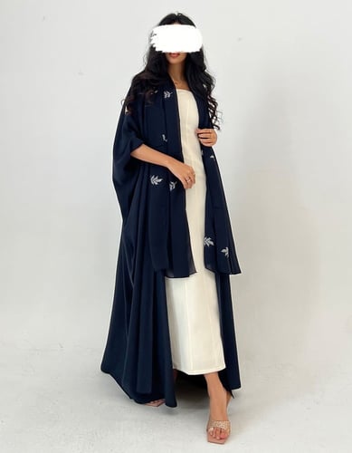 نص بشت كحلي مع طرحة مطرزة