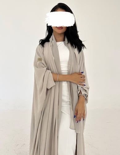 عباية كريب مكرمش نص بشت فتحة بالكم