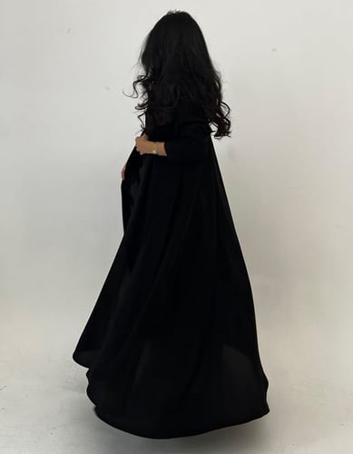 عباية عملية كريب أسود كلوش ساده