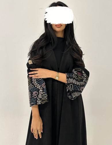 شامواه أسود كلوش مع جوخ مطرز كسرة من الخلف