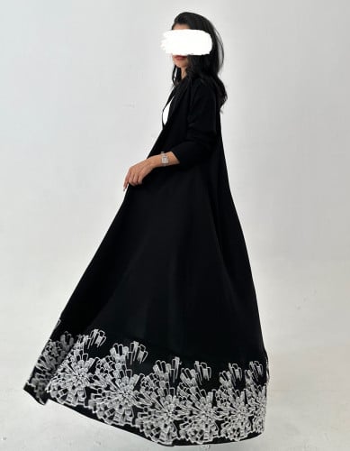 عباية كريب اسود فاحم تطريز من الأسفل