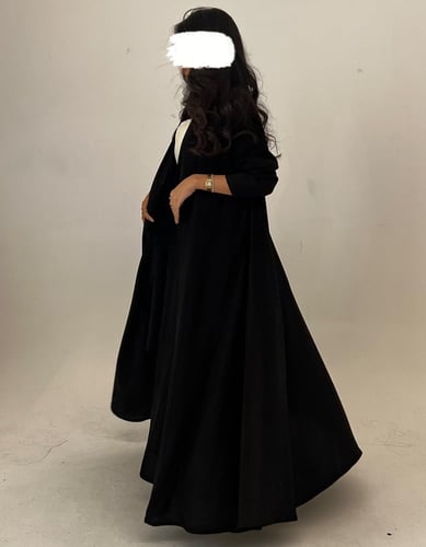 كريب أسود كلوش مع جوانب بلمعه