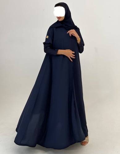 كريب ناعم كحلي مع اطراف جاكار كلوش