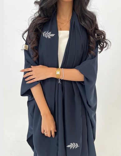 نص بشت كحلي مع طرحة مطرزة