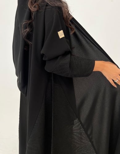 كريب أسود كلوش مع جوانب بلمعه