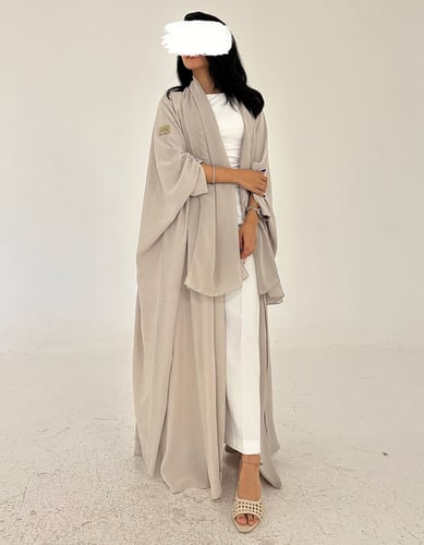 عباية كريب مكرمش نص بشت فتحة بالكم