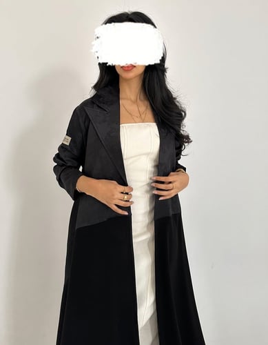 عباية كريب مع تفته بلمعه خفيفة كلوش