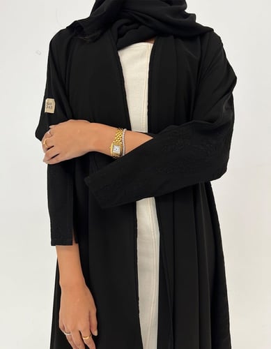 كريب أسود كلوش من الخلف جاكار بلمعه