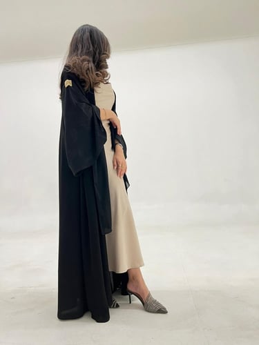 عباية كلوش مطرزة على الاكمام