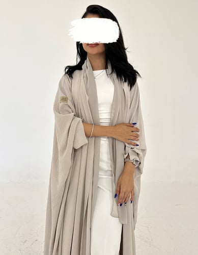 عباية كريب مكرمش نص بشت فتحة بالكم