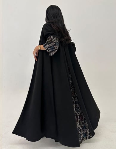 شامواه أسود كلوش مع جوخ مطرز كسرة من الخلف