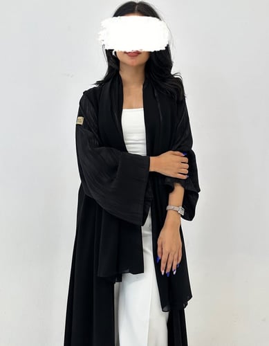 عباية كريب فاحم كلوش مع أكمام واسعه جاكار