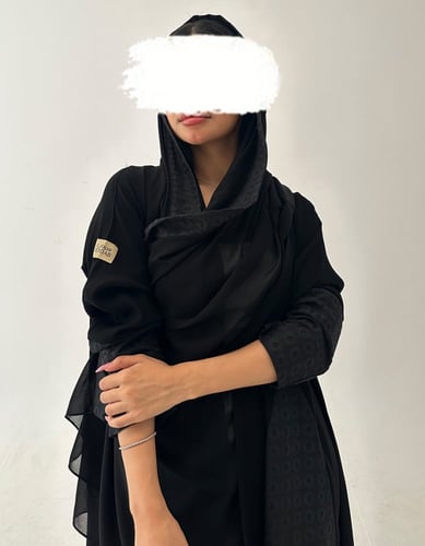 عباية كلوش كريب أسود مع كسرات لنن