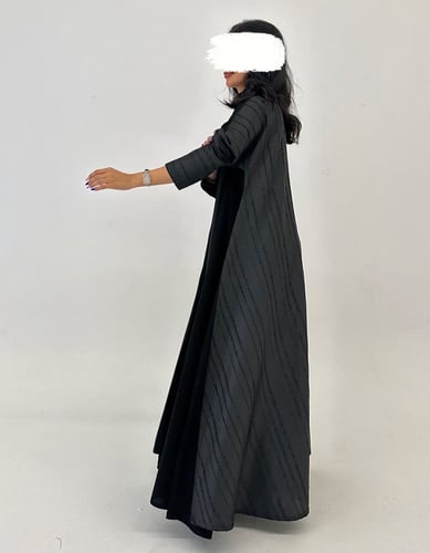 عباية كلوش من الخلف تفته مخططه لمعه