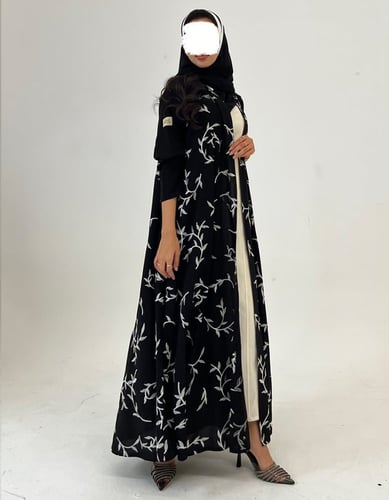 كريب أسود مطرز كلوش