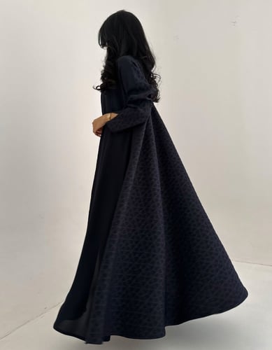 كريب ناعم كحلي مع جاكار من الخلف كلوش