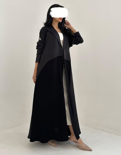 عباية كريب مع تفته بلمعه خفيفة كلوش