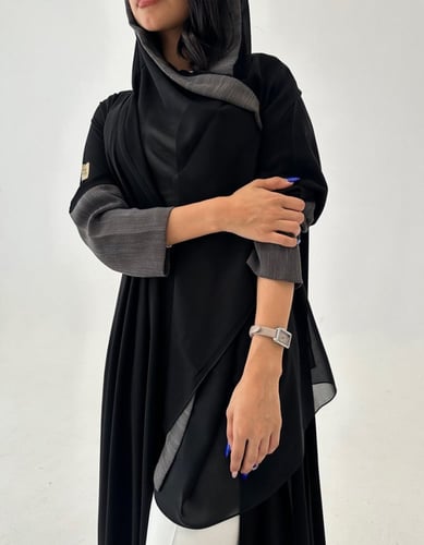 عباية كلوش أسود فاحم واكمام لنن خيشه