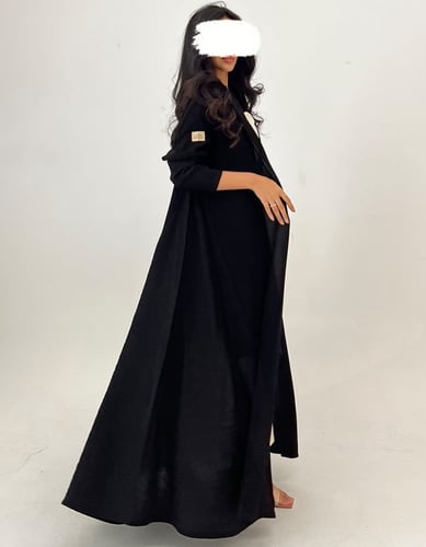 كريب أسود كلوش مع جوانب بلمعه