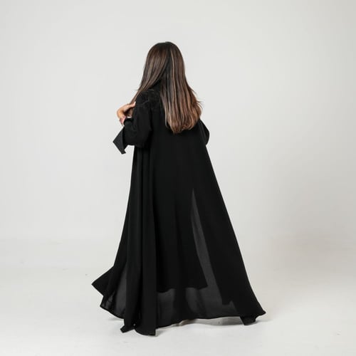 عباية عمليه فتحة في الكم