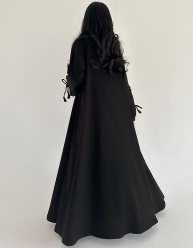 كريب اندونيسي مخطط بالأسود مع دانتيل فرنسي في الأك...