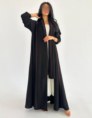 كريب أسود فاحم مطرز خطوط القصة كلوش