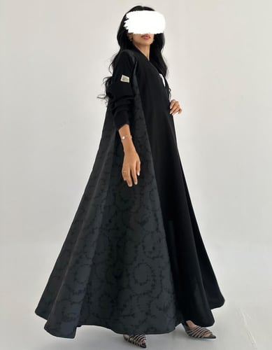 كريب ملكي مع جوانب تفته واطراف كلوش