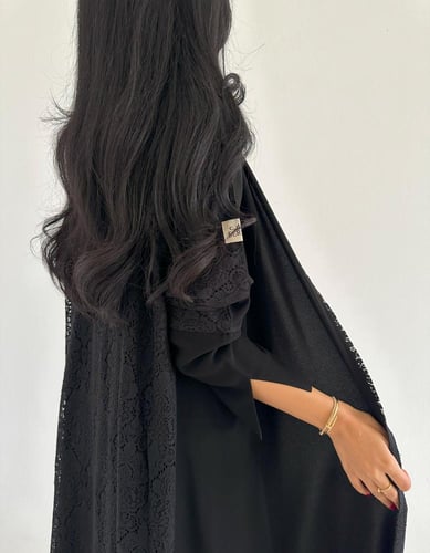 كريب ملكي مع دانتيل فرنسي من الخلف كلوش