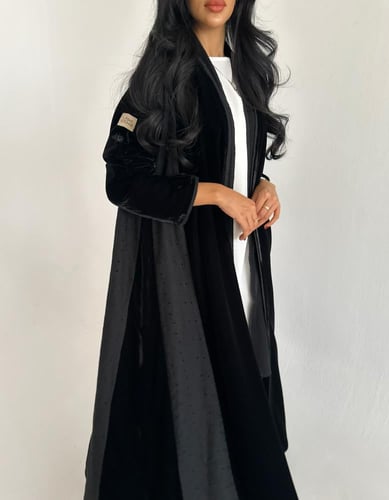 مخمل اسود كلوش مع لنن هندي